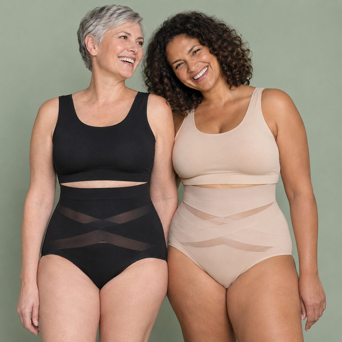 Deux femmes portent La Haute Tenue, en noir et en nude